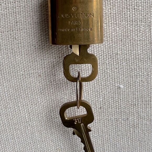 Louis Vuitton Lock #317 with 2 Matching Keys on GoldTone Chain Necklace. - Picture 5 of 7